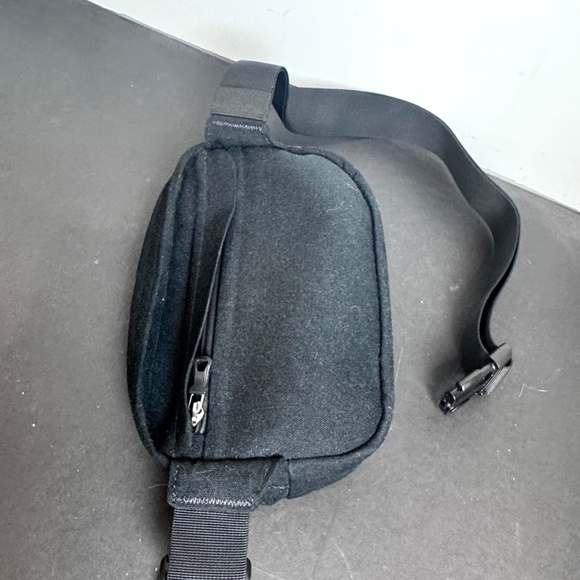 Vessi Waterproof Shoreline Belt Bag in Black - Picture 3 of 5